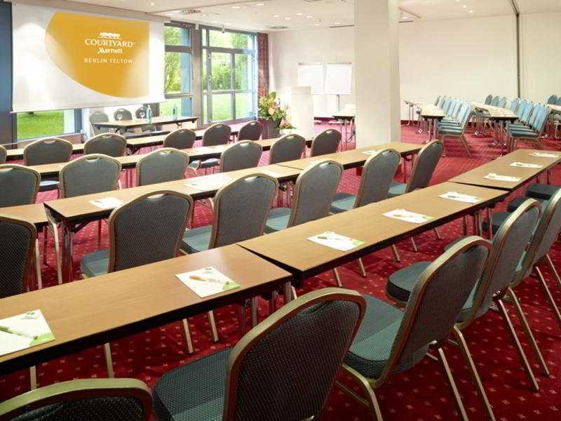 Courtyard By Marriott Berlin Teltow Hotel Kültér fotó